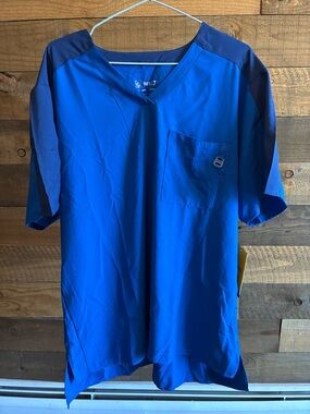 WonderWink Men's V-Neck Short Sleeve Shirt in Royal Blue with Navy Accents